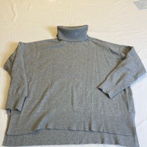 Banana Republic Light Gray Oversized Turtleneck - XL